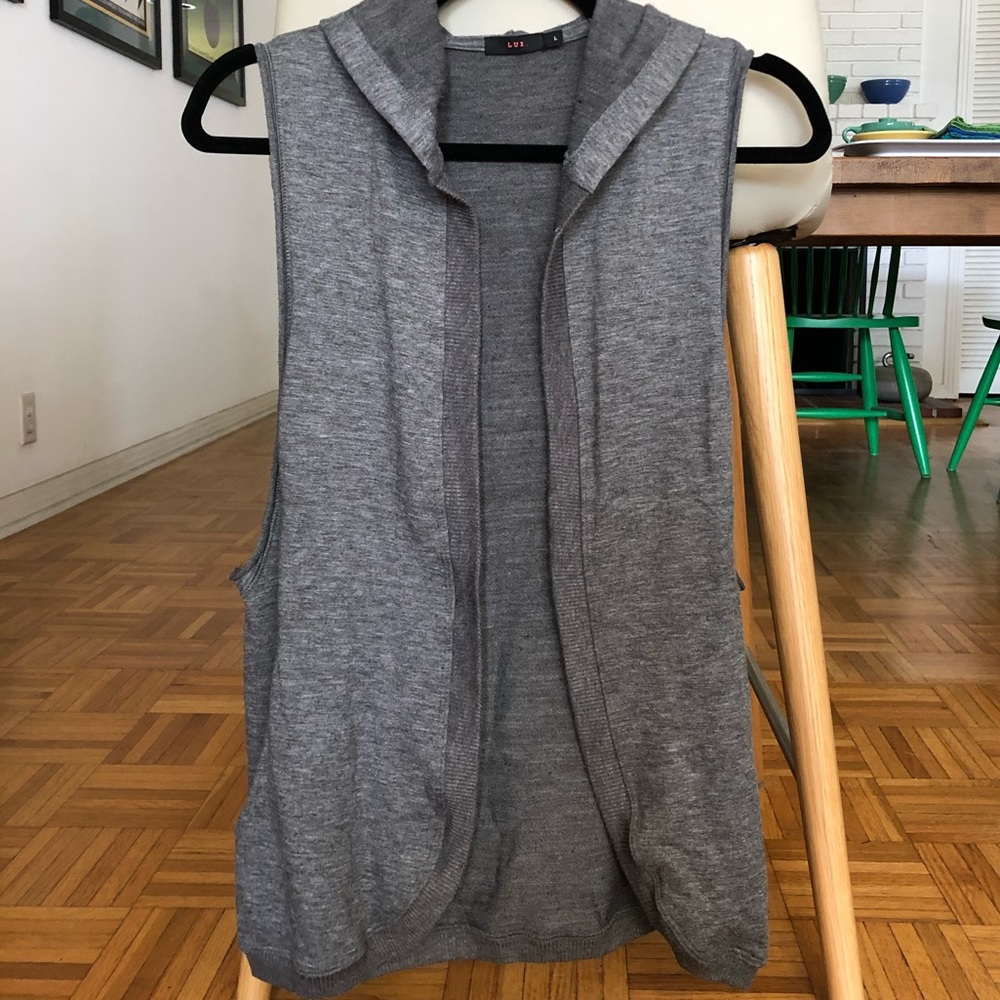 Lux gray workout vest with pockets & hood size L